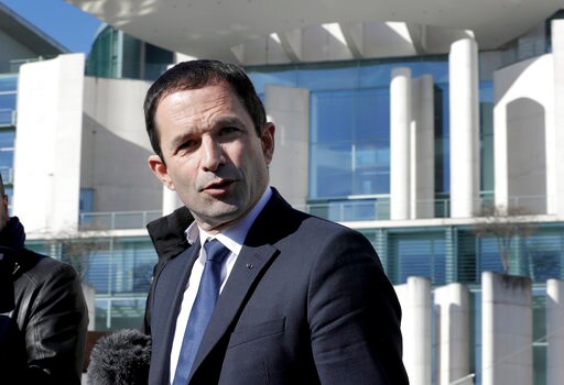 French Socialist Candidate Meets Merkel, Assails Austerity