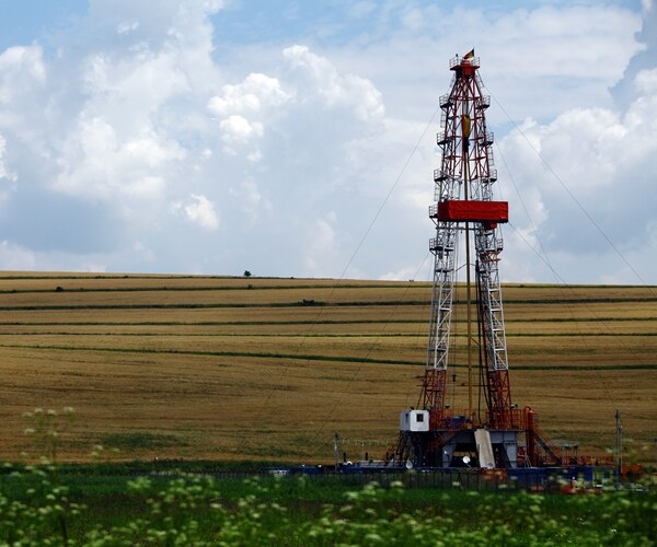 Prolonged Oil Slump Sparks Second Wave of Cuts to 2016 Shale Budgets