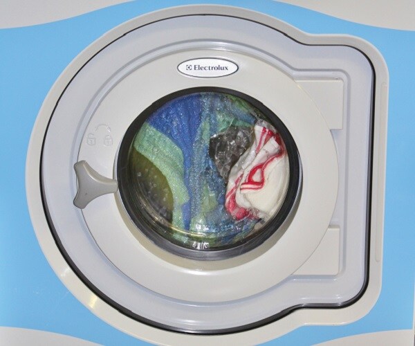 Principal Installs Laundromat to Stop Dirty-Clothes Bullying