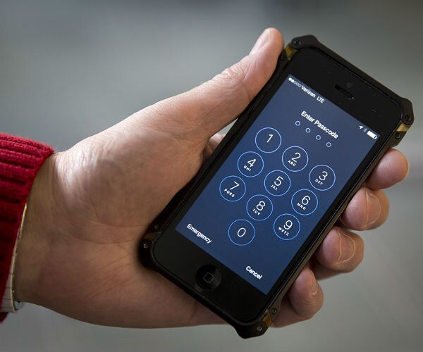 Justices Ponder Need for Warrant for Cellphone Tower Data