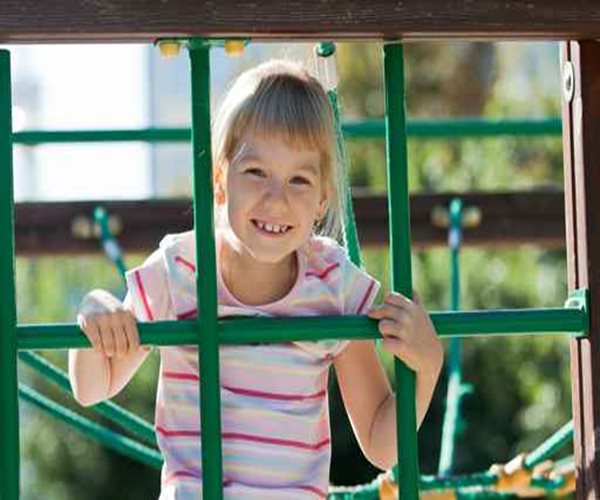 Kids Who Get Sunlight Less Likely to Need Glasses