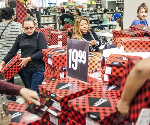 Consumer Prices Drop 0.3 Percent on Cheap Gas in Biggest Slide in 2 Years