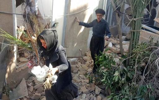 Survivors of Iran Quake Await Badly Needed Aid, 3 Days Later