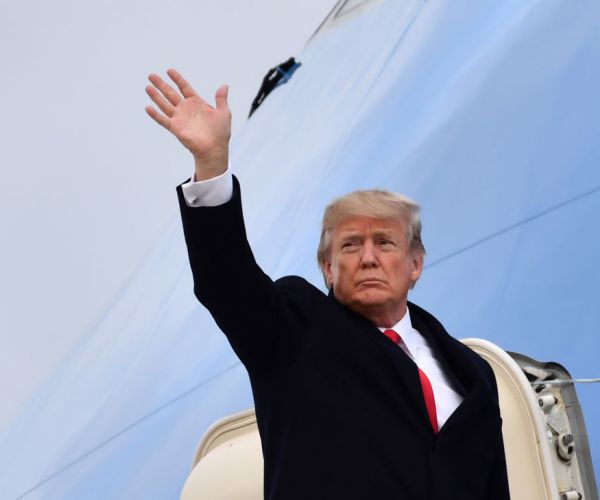 Trump Urges 'Decisive Action' on Taliban after Kabul Bombing