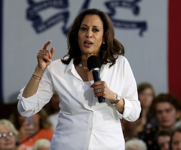 kamala harris speaks to a group in iowa