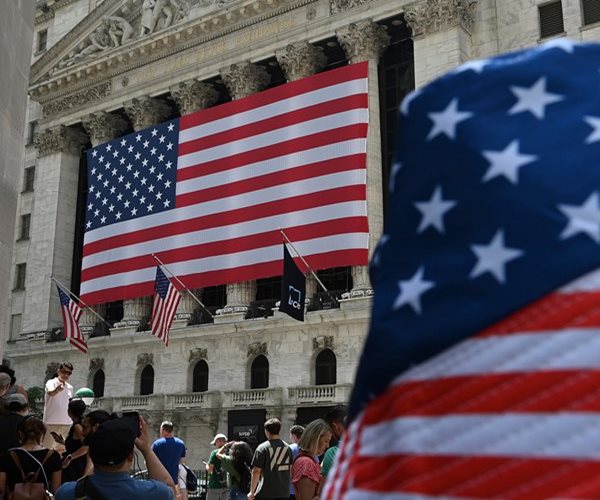 Wall St Ends Lower as Jobs Data Stokes Hike Fears