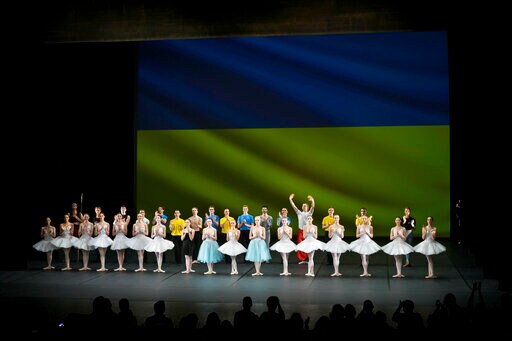 Young Ukrainian Dancers, Trapped Abroad, Get Paris Residency