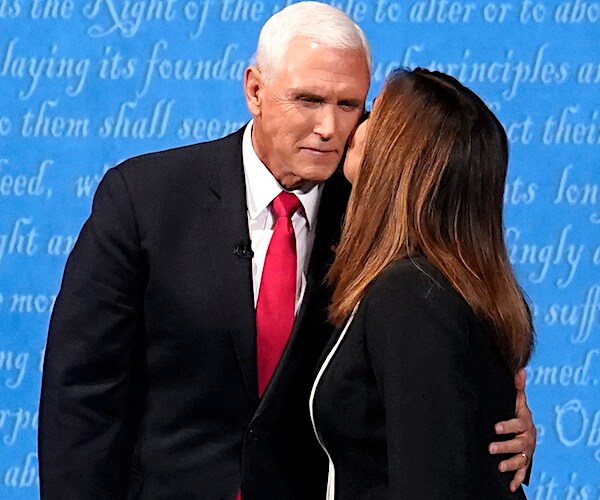 karen pence unmasked walks on the debate stage to kiss husband vice president mike pence