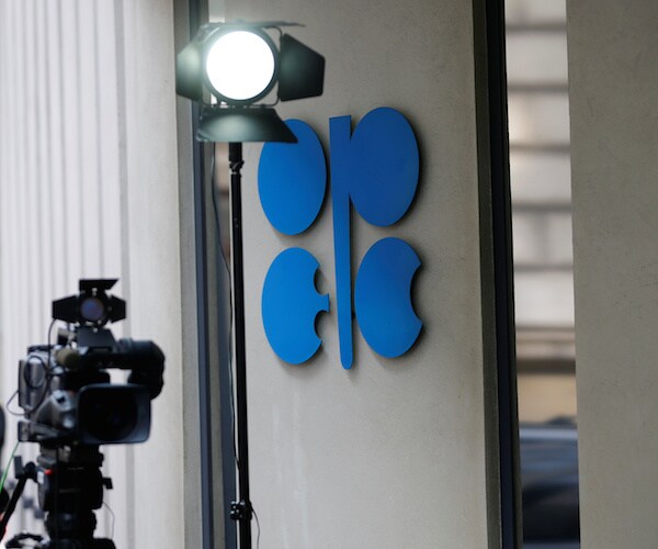 OPEC Expected to Extend Oil Cuts, Prices Drop