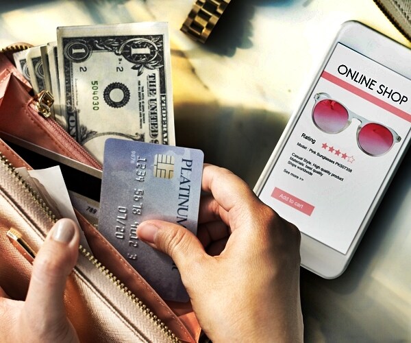 Consumer Spending Rises Despite Nearly Flat Incomes