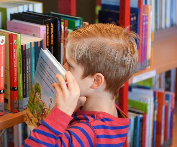 Librarian: Send Books From Melania Trump to Underfunded Libraries