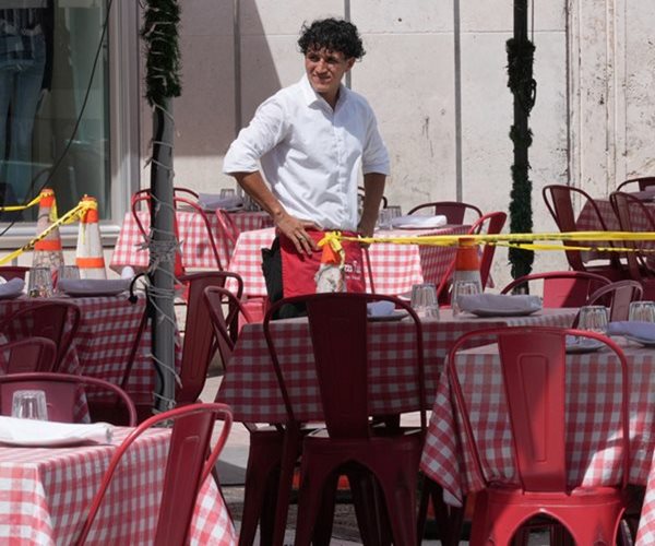 Consumer Confidence Weakens on Job Market Worries