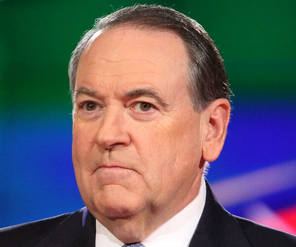 Mike Huckabee Signs With Top Religious Broadcaster