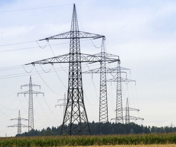 In Berkshire Rivalry, Elliott Deploys Texas Charm Offensive