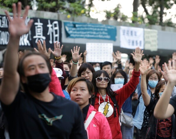 South Korean, Chinese Students Face Off Over Hong Kong Protests