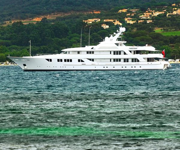 Superyacht Sales Plunge 17% as Oligarchs Drop Out