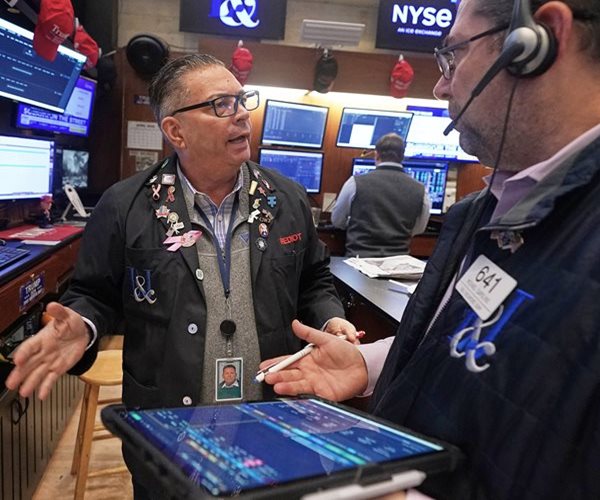 Nasdaq Falls 298 as Mideast Strife Keeps Oil Risks High