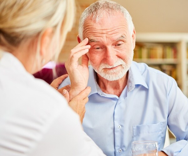 Earlier Onset of Alzheimer's Tied to History of Mental Illness