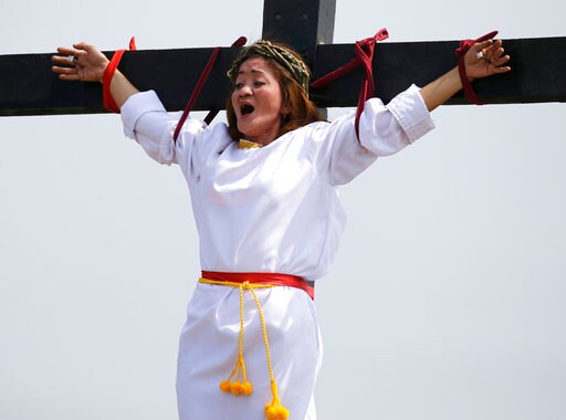 Devotees Reenact Good Friday Crucifixions in Philippines