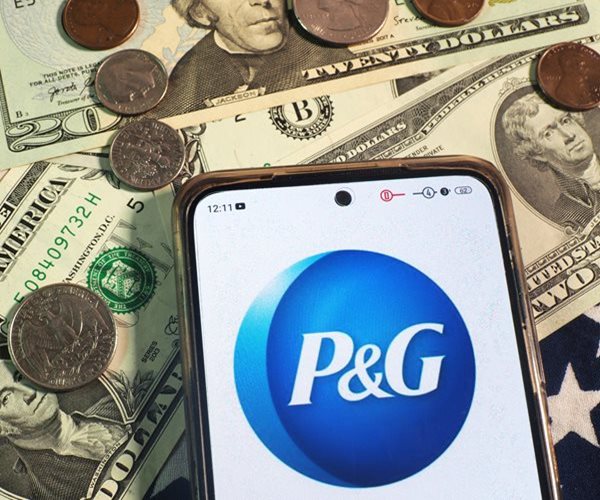 P&G Cuts Profit Forecast on Slowing Price Hikes