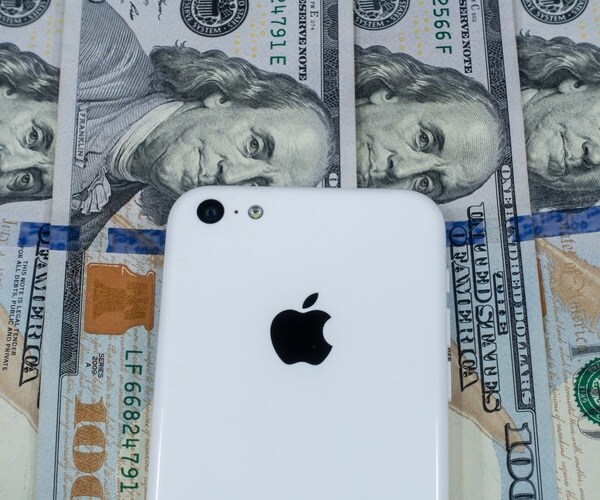 Apple Stock Split Fuels Retail-Trader Bets on Further Gains