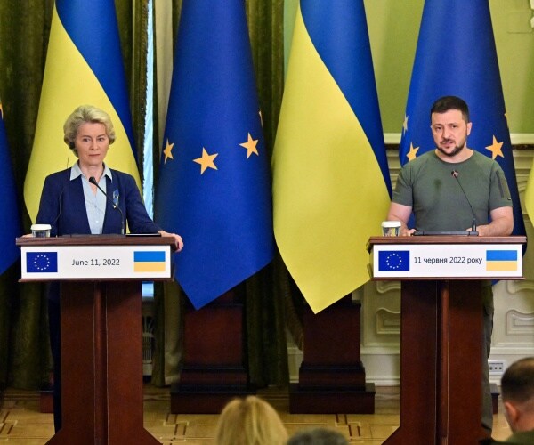 volodymyr zelenskyy and ursula von der leyen
