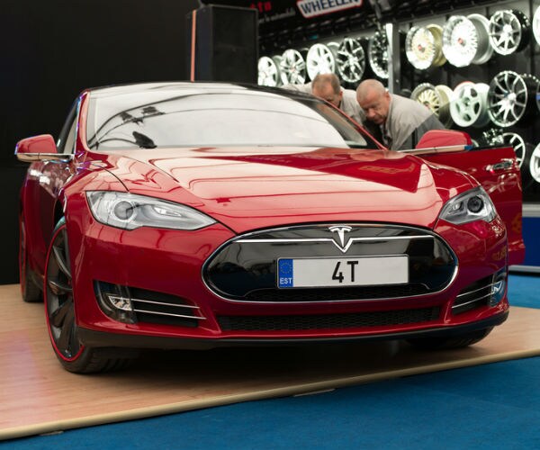 Tesla Loses Another Senior Executive Amid Model 3 Struggle