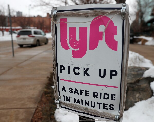 Ride-Hailing Firm Lyft Slams Brakes on US Hiring as Recession Fears Mount