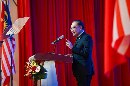 Malaysian Leader Anwar Says China a 'true Friend' and Not to be Feared at End of Premier Li's Visit