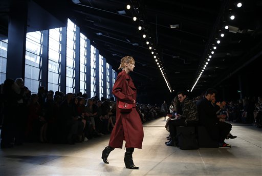 Karl Lagerfeld Creates Asian Waves for Fendi at Milan Show