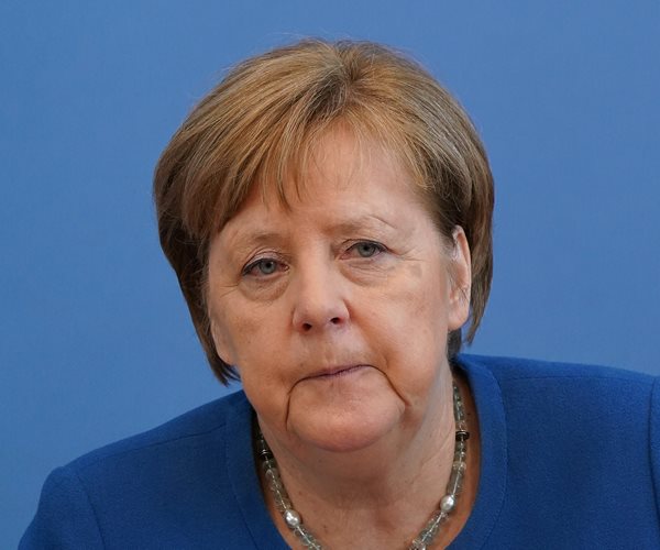 Merkel: 70% of Germans Likely to Be Infected