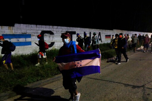 Hundreds of Migrants Set off from Honduras toward US Border