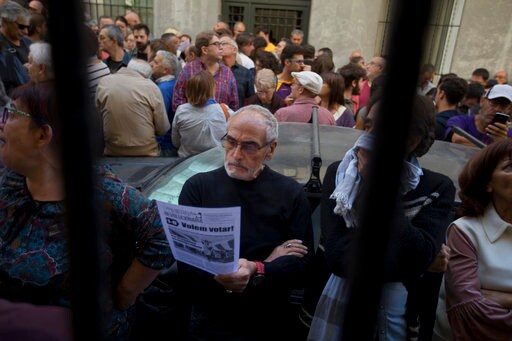 Spain: Police Confiscate Trove of Posters for Catalan Vote
