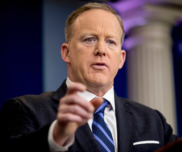 Spicer: White House Following the Law on Visitor Logs