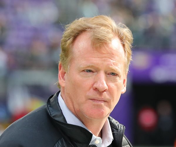 Ex-NFL Cheerleaders: Will Settle Lawsuit For $1, Meeting With Goodell