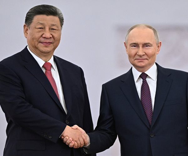 JUST IN: Russian President Vladimir Putin and Chinese President Xi Jinping signed a statement Thursd...