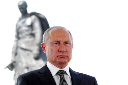 Putin Unveils Monument to Fallen Red Army WWII Soldiers