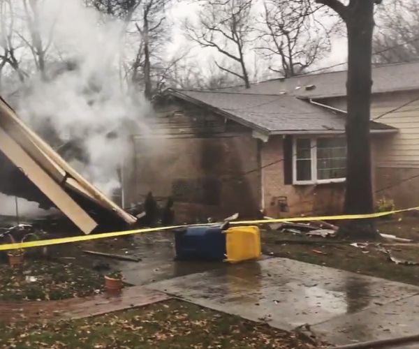 Official: 1 Dead from Plane Crash in Maryland Neighborhood