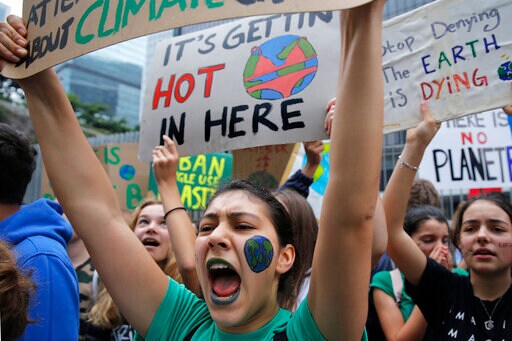 The Latest: Students in New Delhi Protest for Cleaner Air