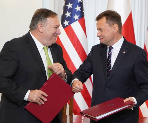 pompeo and blaszczak bump elbows