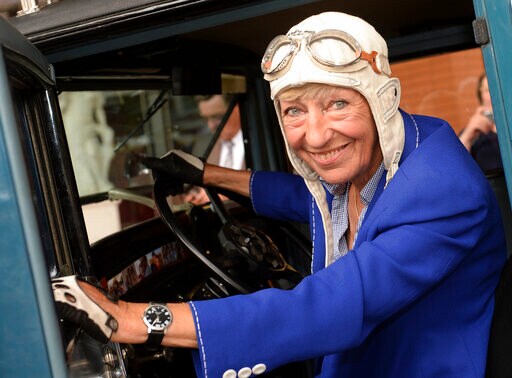 Berlin Businesswoman, Feted for Driving around World, Dies