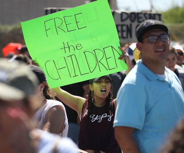 US Government: Over 1,800 Migrant Kids Reunited by Deadline