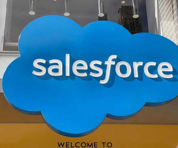 Salesforce Cuts Annual Revenue Forecast on Forex Hit, Stiff Competition