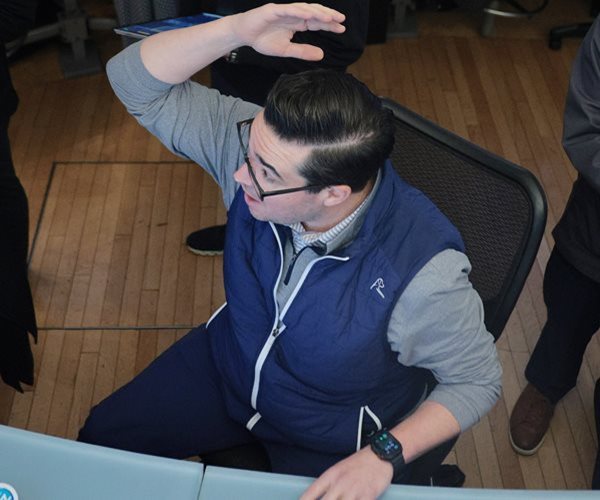 Sinking AI Stocks, Rising Oil Prices Weigh on Wall Street