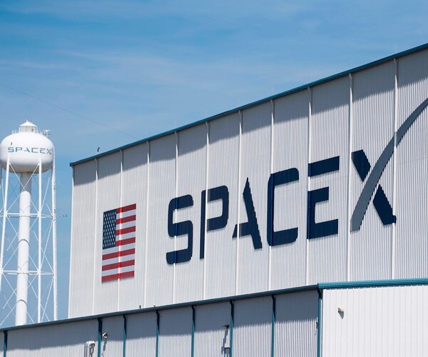 the spacex hangar at the kennedy space center