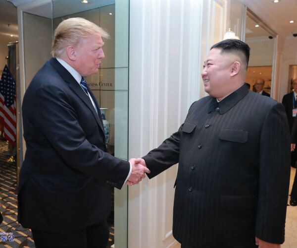 donald trump shakes hands with kim jong un