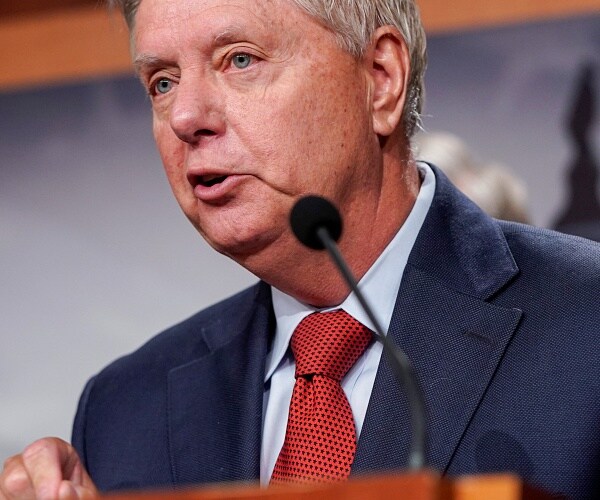 lindsey graham speaks into mic