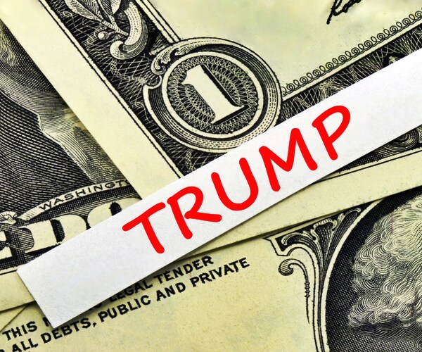 Buffett, Dimon: 'Consumers in Very Good Shape' Under Strong Trump Economy