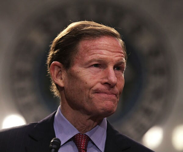 Blumenthal: Justice Dept. Needs to Deal With Clinton Email Case