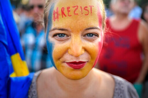 Romania: Thousands Take Part in Anti-government Protests